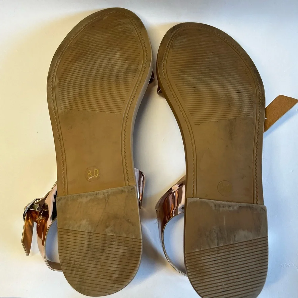 Steve Madden DONDOI Sandals Rose Gold Metallic Look Wide Strap SZ 8 Rubber Soles